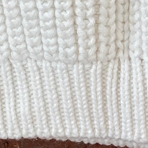 PRICE IS FIRM!American Apparel Women's Cropped White Pullover Crew Neck Sweater - Picture 10 of 16